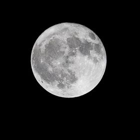 Pod obzorem se bude odehrávat jen polostínová fáze zatmění, kterou bohužel okem nespatříte.