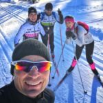 V zimě si rád zalyžuje