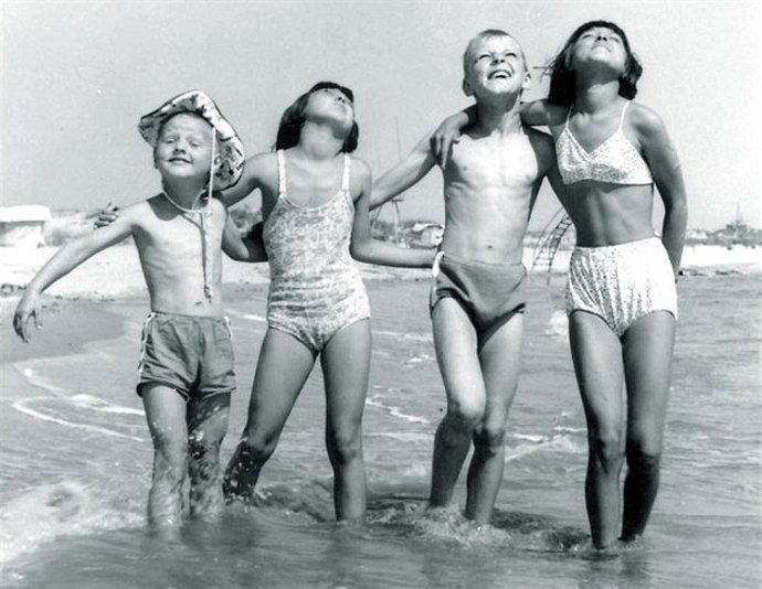 Děti si první dovolenou u moře užívaly plnými doušky