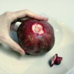 Jak načít kokos a nakrájet cibuli bez plakání? 7 tipů, jak porcovat ovoce a zeleninu jako šéfkuchař