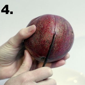 Jak načít kokos a nakrájet cibuli bez plakání? 7 tipů, jak porcovat ovoce a zeleninu jako šéfkuchař