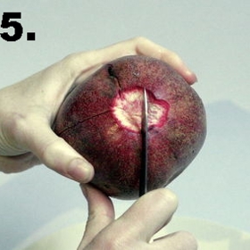 Jak načít kokos a nakrájet cibuli bez plakání? 7 tipů, jak porcovat ovoce a zeleninu jako šéfkuchař