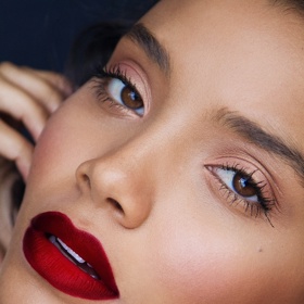 Rudá sluší tmavým i světlým typům