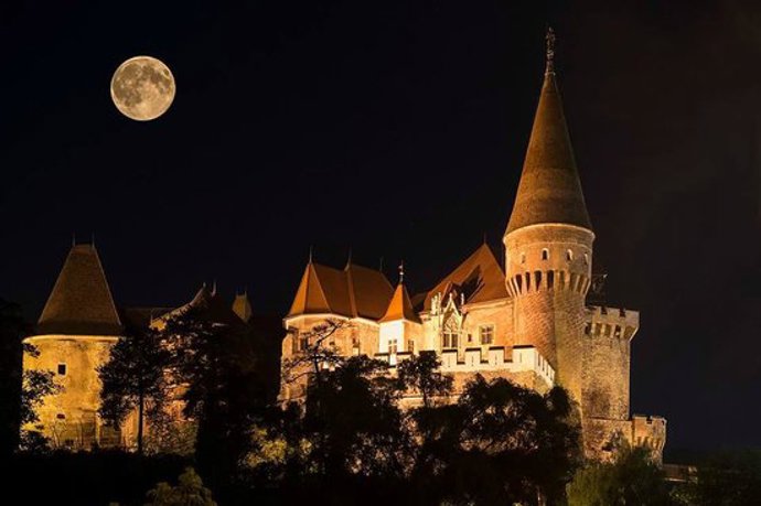 Na území bývalé Transylvánie stojí hrad Corvinilor