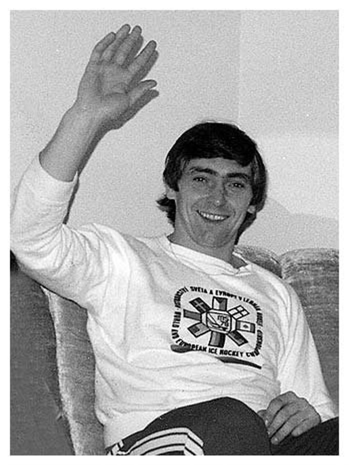 Od šesti let se věnoval hokeji, o deset let později už nastupoval za litvínovský klub.