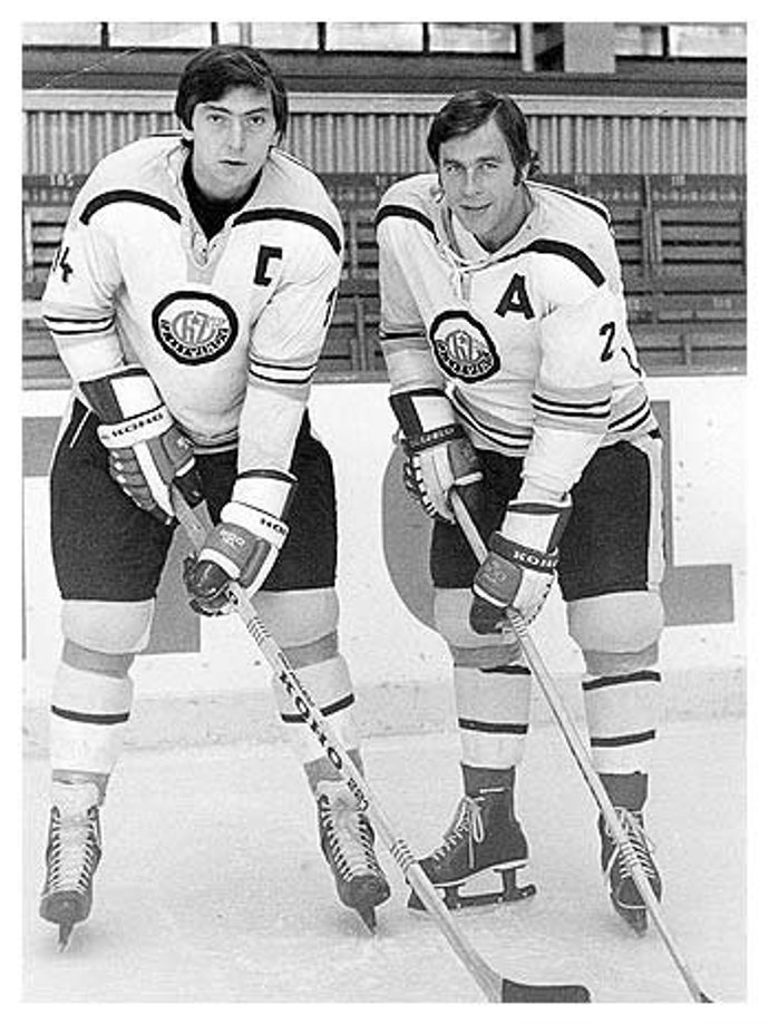 Již v pouhopouhých dvaceti letech se stal kapitánem a začal hrát také za národní tým.