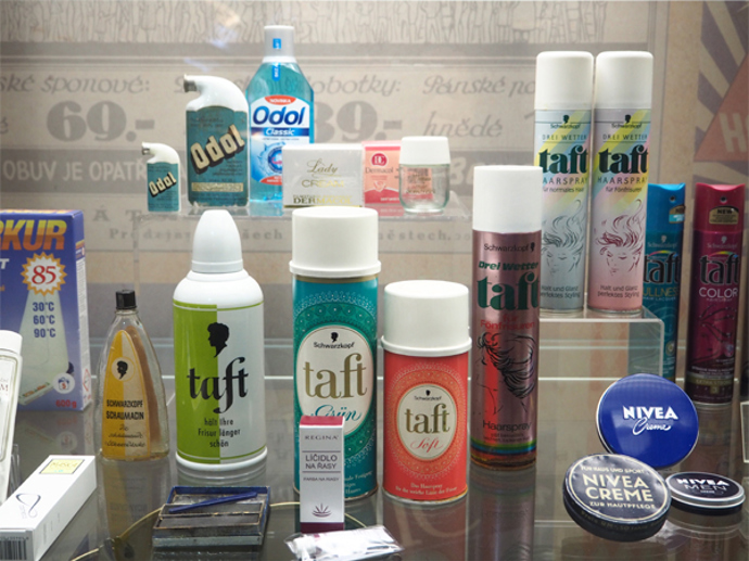 Celá retro kolekce kosmetiky v celé své kráse