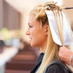 Pravidelná návštěva kadeřníka je většinou spojená s příjemným zážitkem.