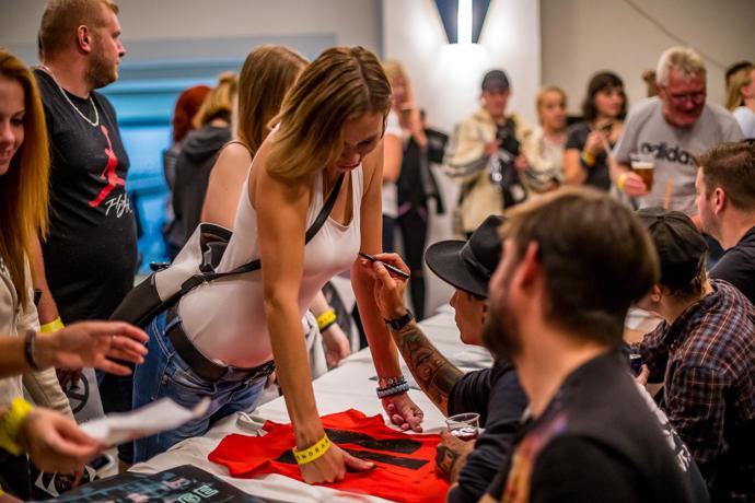 Kluci se občas podepisují na nezvyklá místa