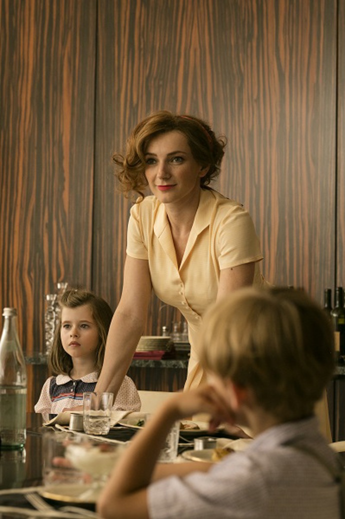 Film Skleněný pokoj vznikl na motivy úspěšného bestselleru autora Simona Mawera.