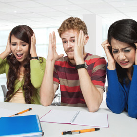 Stresem už trpí i děti a studenti, jelikož jsou na ně kladeny vysoké nároky. Výsledkem takového stavu pak může být u malých dětí noční pomočování, u školáků zadrhávání v řeči. Starší děti pak mohou tento negativní jev řešit i s pomocí návykových látek. 