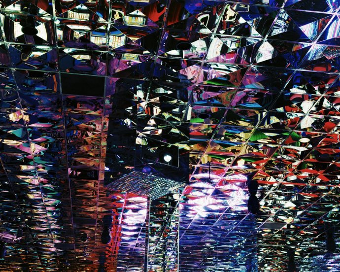 Jedno z nedávno dokončených kasin v Utahu (z knihy „Floating Island“ od Mika Osborna).