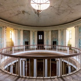 Kde špendlíková hlavička dopadne s rámusem. Odhalte tajemství opuštěných domů