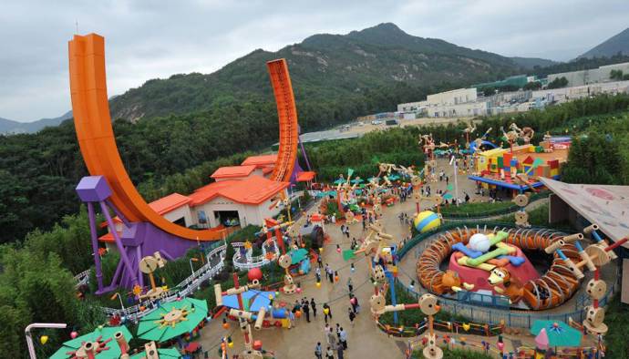Hong Kong Disneyland (Čína).