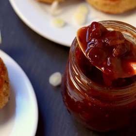 Sladké brusinkové čatní se zázvorem.