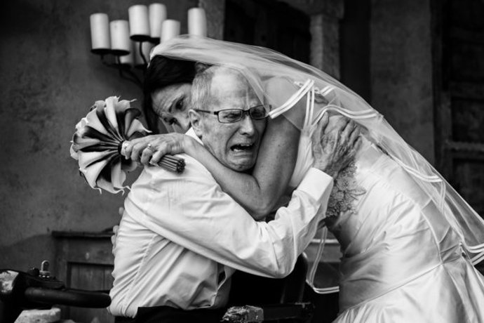 24 svatebních fotek, které zachycují vzácné pouto mezi nevěstou a jejím otcem