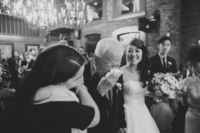 24 svatebních fotek, které zachycují vzácné pouto mezi nevěstou a jejím otcem