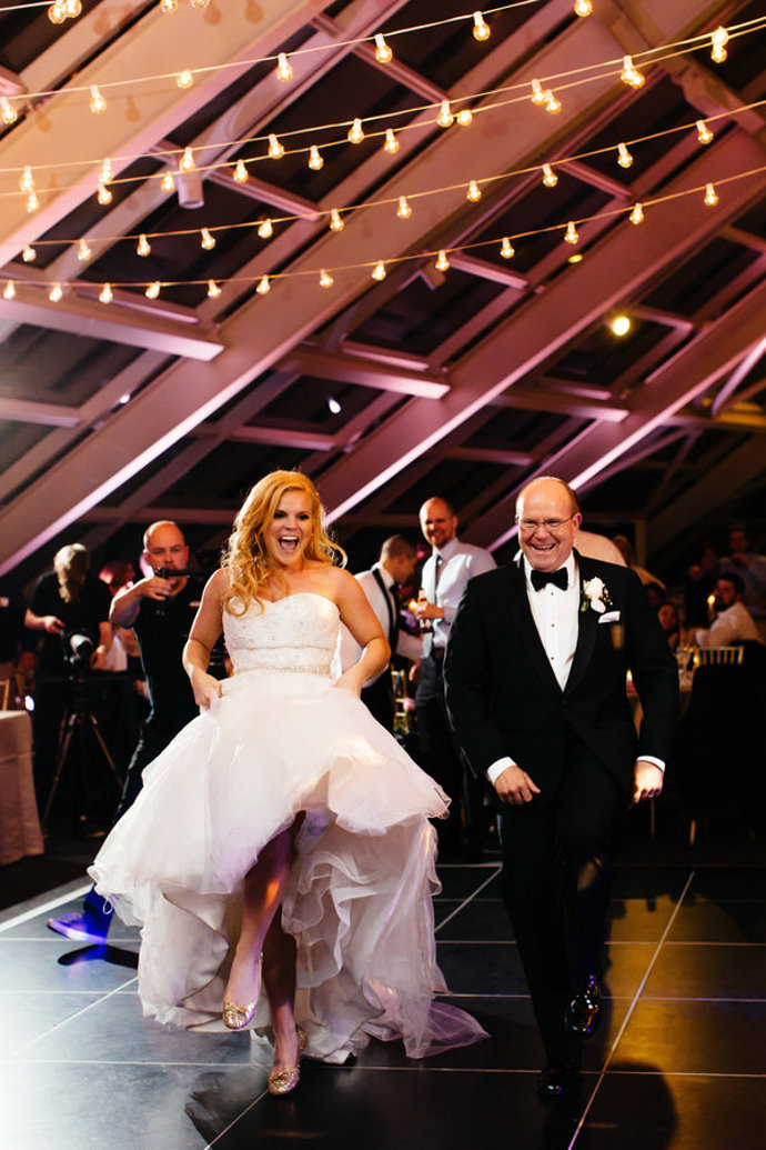 24 svatebních fotek, které zachycují vzácné pouto mezi nevěstou a jejím otcem