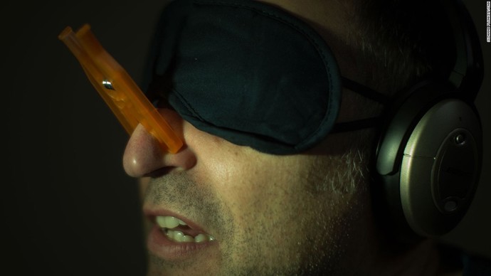 Ochrannou pomůcku proti různým pachům a vůním.