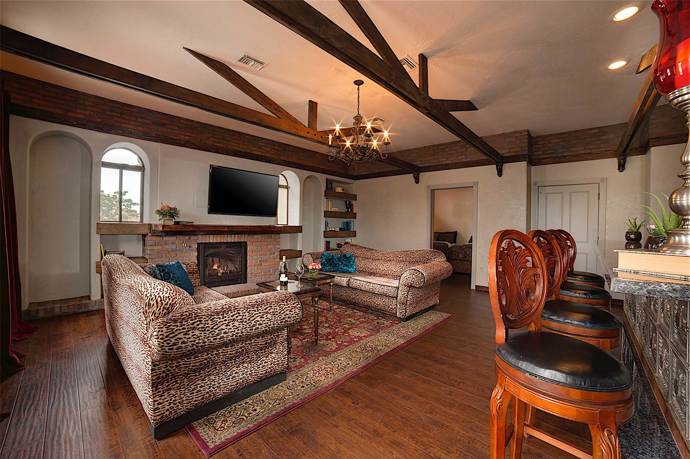 Prohlédněte si Thriller Villu, bývalé sídlo Michaela Jacksona v Las Vegas