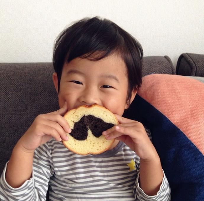 Japonská maminka peče chleby podle kreseb jejího syna. Internet je z nich paf