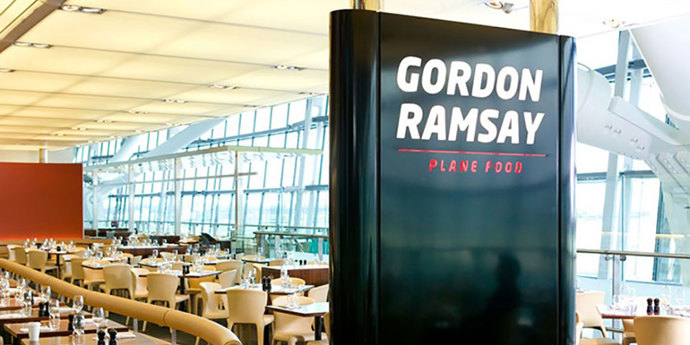 Letiště Heathrow – nefalšovaný nákupní ráj. Butiky Chanel, Gucci, Louis Vuitton, Prada… je zapotřebí pokračovat?