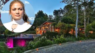 Jennifeřin nový dům je obklopen krásnou tropickou zahradou.