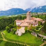 Chcete žít jako králové a královny? Kupte si tento úchvatný středověký hrad