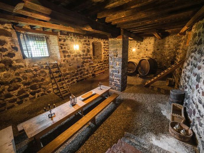 Úchvatný středověký hrad na prodej