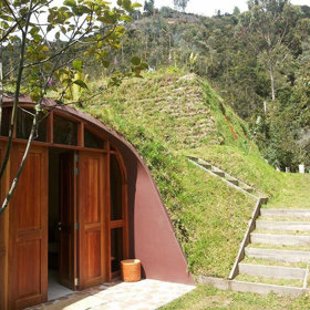 Bydlení pro milovníky Hobita a Pána prstenů: Tyto útulné a ekologické domky vás okouzlí