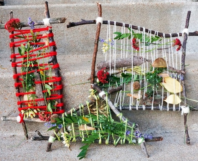 ... vyrobte si jednoduché dekorace z větviček, květů a listů...