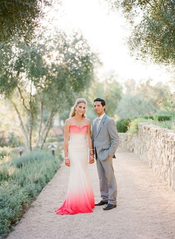 Ombré šaty dobývají srdce nevěst ve světě a nás to vůbec nepřekvapuje