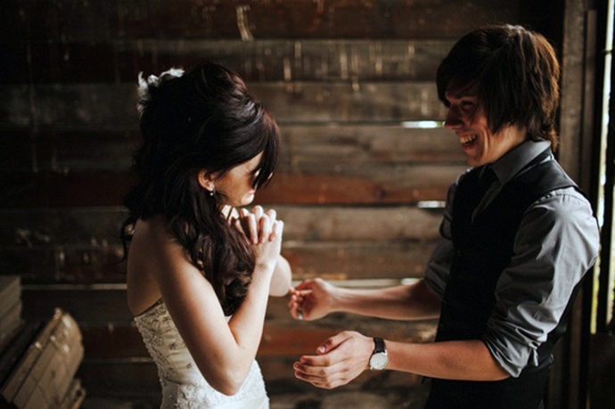 Že kluci nepláčou? 15 svatebních momentek zachycuje reakce ženichů, když poprvé uvidí nevěstu