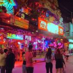 Phuket, Thajsko – nízké ceny, spousta restaurací a barů, možnost šnorchlování a potápění.