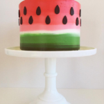 Pracuje v cukrárně Tasteful Cakes ve městě Corona. Proslavila se především svými neskutečnými barevnými polevami.