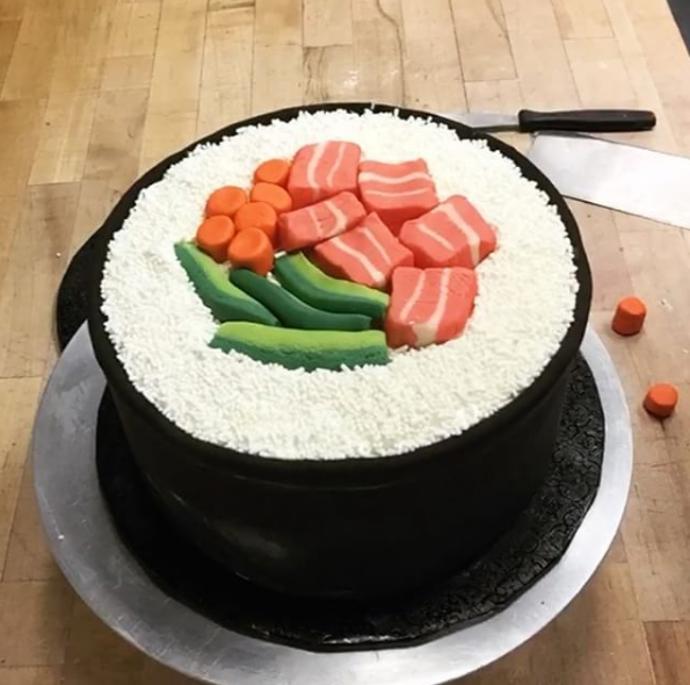 Dort v podobě sushi rovněž pochází z její dílny.
