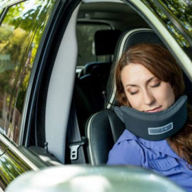 NodPod udrží vaši hlavu ve víceméně příjemné pozici, a vy tak můžete spát.