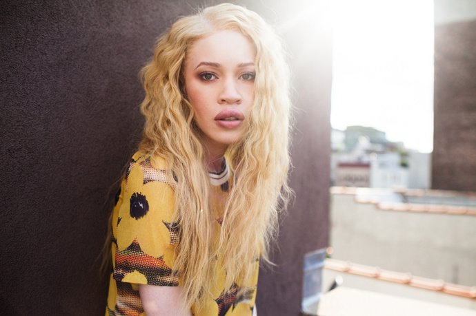 10. Diandra Forrest. Tato zelenooká Afroameričanka je skutečným klenotem. Albinismus mezi lidmi s tmavou kůží se totiž vyskytuje zcela výjimečně, což Diandra proměňuje ve výhodu na castinzích.