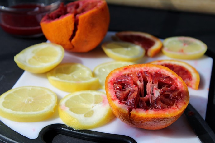 Mikroby si nevybírají – mohou ulpět i na jiném ovoci než citronu. Měly by si na ně dát pozor zejména osoby s oslabenou imunitou.