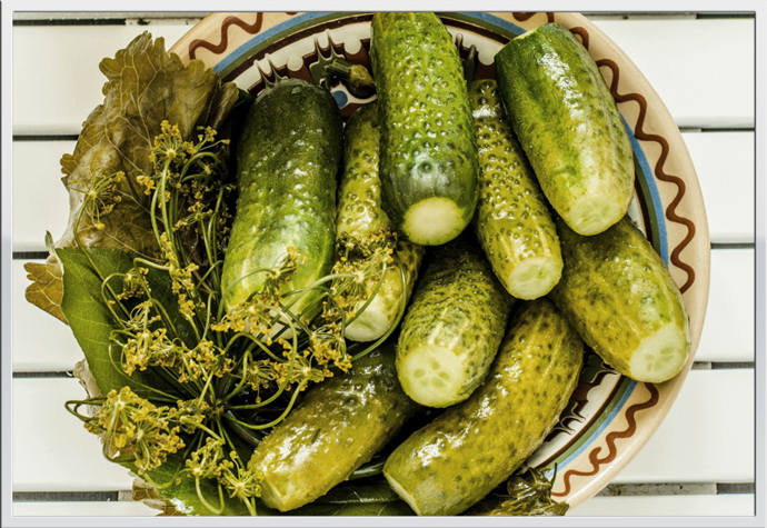 Podle průzkumů prý častí konzumenti zavařovaných okurek trpí rakovinou žaludku.