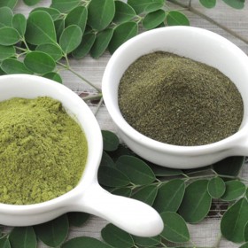 Moringa rovněž dodává tělu vitamíny a další důležité živiny.