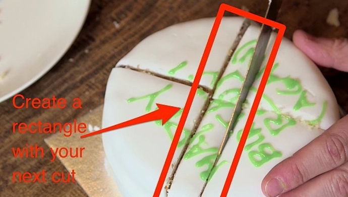 6. Udělejte rovnoběžný řez pár centimetrů od předchozího řezu.