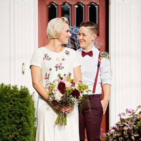 „Nejlepší věcí na domácí svatbě bylo to, že nyní máme neuvěřitelné množství vzpomínek sdílených s naší rodinou a přáteli v rámci našeho domu.“ – Dan Penic.