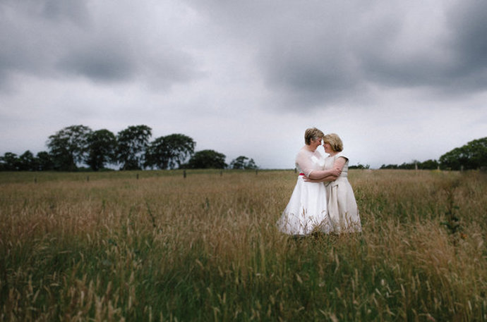 „Vzali jsme se doma, protože jsme chtěli neformální, uvolněnou, přátelskou a otevřenou svatbu.“ – Jan Baird.