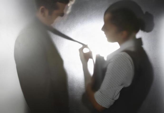 15. „Tvoje oblečení bude na zemi, jen co se ukážeš ve dveřích.“ Proč to funguje: Projev nenasytnosti vždycky poblázní hormony.