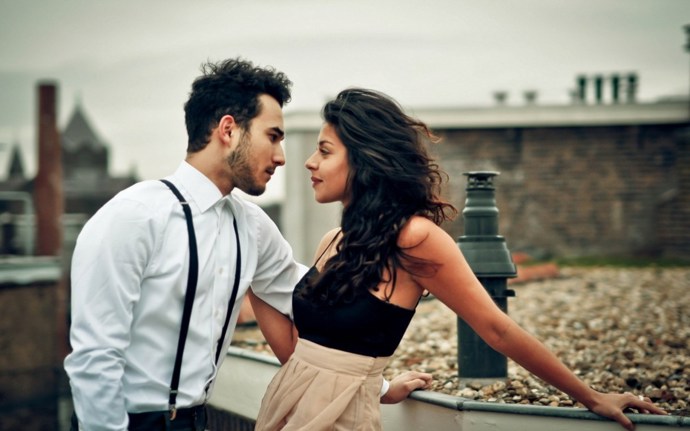 3. Není slibotechna. Moc dobře totiž ví, že nesplněné sliby narušují důvěru a respekt. Pokud je muž po vašem boku zamilovaný, udělá pro vás všechno. Ne-li mnoho navíc...