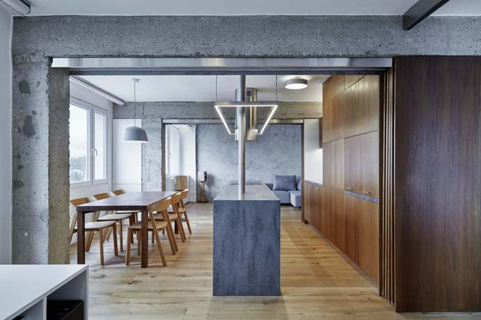 Z panelového bytu vzniklo moderní bydlení v duchu minimalismu Z panelového bytu vzniklo moderní bydlení v duchu minimalismu