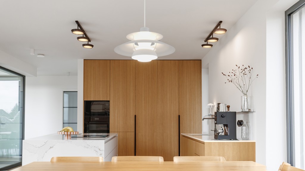 Novostavba u Hradce Králové propojuje kámen, dřevo a poctivý design: Estetika, která žije spolu s rodinou Novostavba u Hradce Králové propojuje kámen, dřevo a poctivý design: Estetika, která žije spolu s rodinou