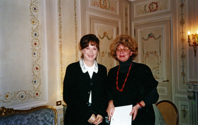Během novinářské kariéry vyzpovídala řadu slavných osobností, mimo jiné herečku Meryl Streep.
