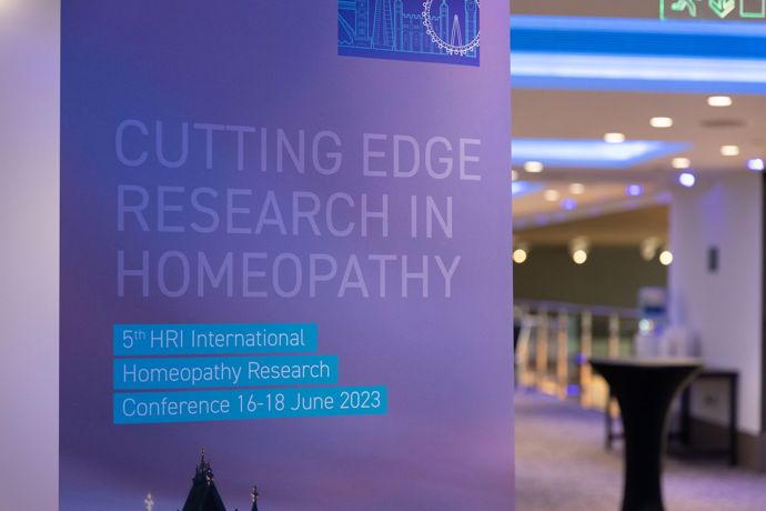Homeopathy Research Institute (HRI) každé dva roky pořádá konferenci, na které se setkávají delegáti a vědci z celého světa, aby se podělili o své nejnovější poznatky z oblasti homeopatie.  
